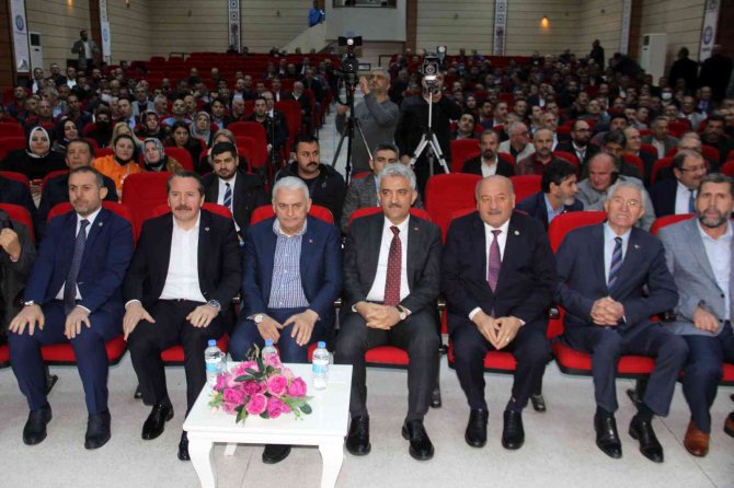 Binali Yıldırım’ın Esprili ‘Aksakallı’ Anlatımı