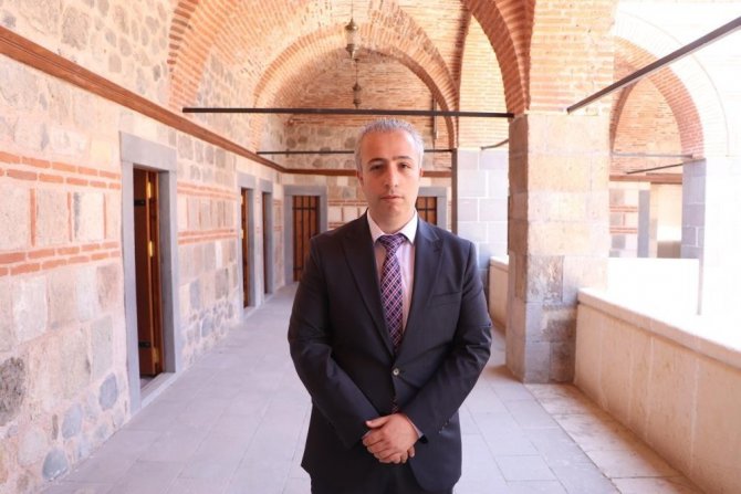 64 Eser Ayağa Kaldırıldı