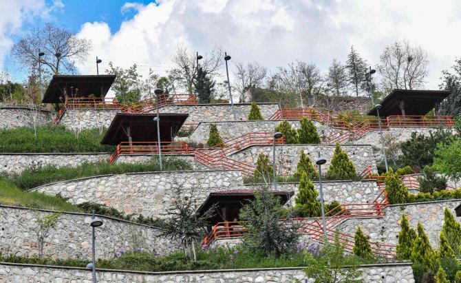 Yenilenen Saklıbahçe Hizmete Açıldı