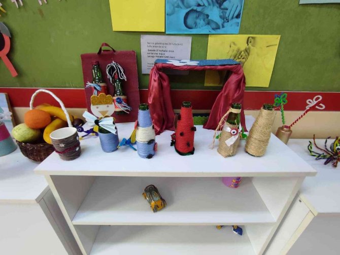 Liseli Öğrenciler Atıkları Dönüştürüyor, Kendi Oyuncağını Yapıyor