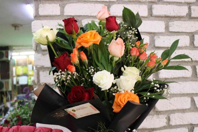 Anneler Günü’nde Gülün Adeti 25 Tl