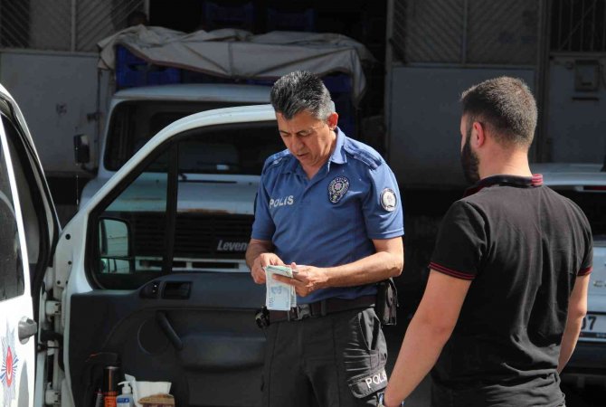 Antalya’da Genç Çiftçiden Anlamlı Davranış