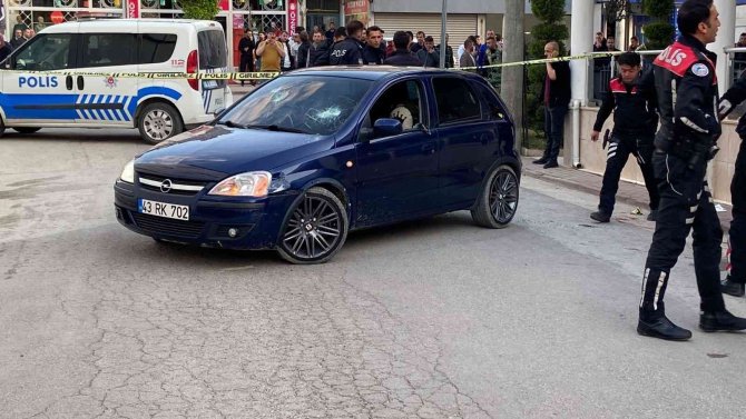Kendisine Tepki Gösteren 2 Kişiyi Tabancayla Yaralayan Zanlı Tutuklandı