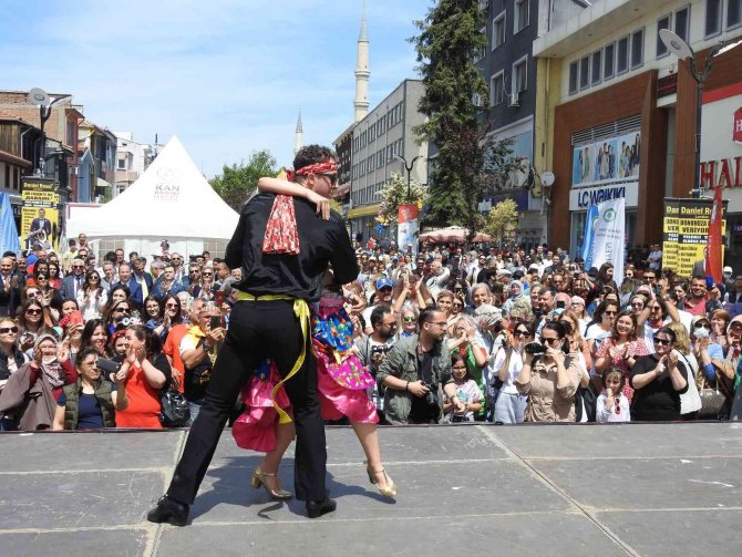 Kakava Ve Hıdrellez Şenlikleri Kentin Sokaklarına Taşındı