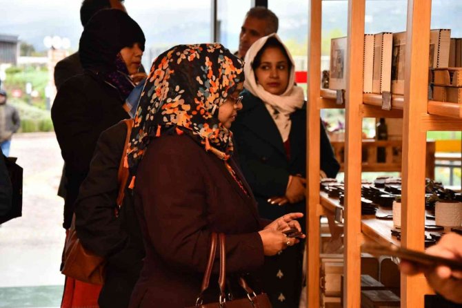 Bangladeş Tarım Heyeti Altınova Tıbbi Aromatik Bitkiler Bahçesi’ni İnceledi