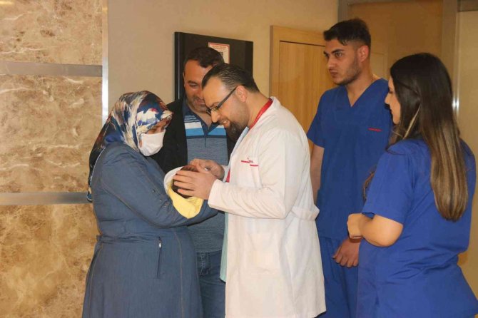 Doğdu, İlk Nefesini 7 Gün Sonra Aldı