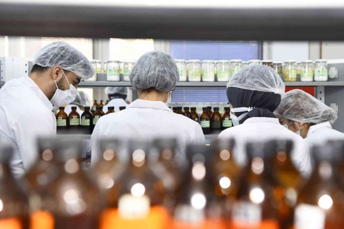 Geleceğin Eczacı Adaylarının Tercihi Anadolu Üniversitesi