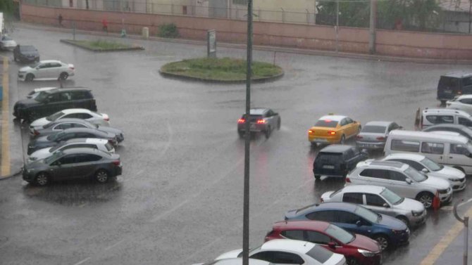 Meteoroloji Sel Baskını İçin Uyardı: Diyarbakır’da Sağanak Etkili Oldu