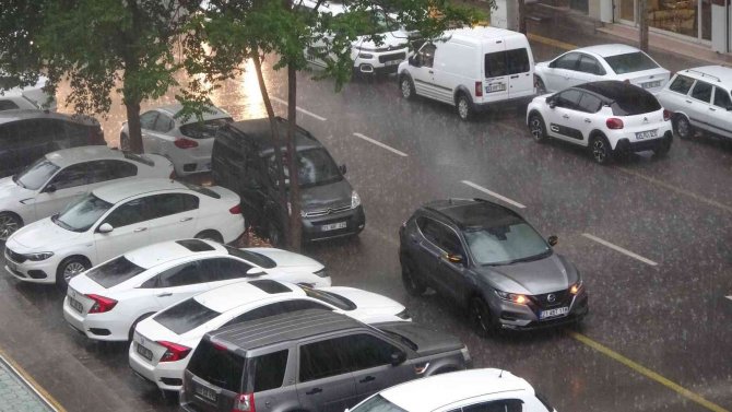 Meteoroloji Sel Baskını İçin Uyardı: Diyarbakır’da Sağanak Etkili Oldu