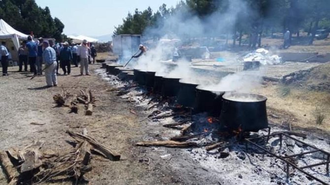 Oğuz Bey’in Torunları Bolluk Ve Bereket İçin 28 Koyun İle 1 Dana Kurban Edecek