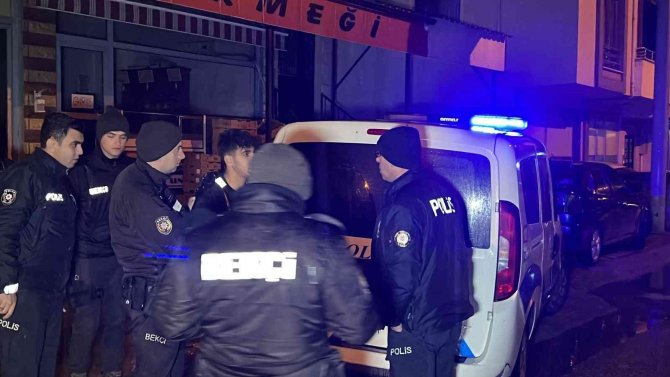 Bebek Arabası Çaldı, Mahalleliye Yakaladı