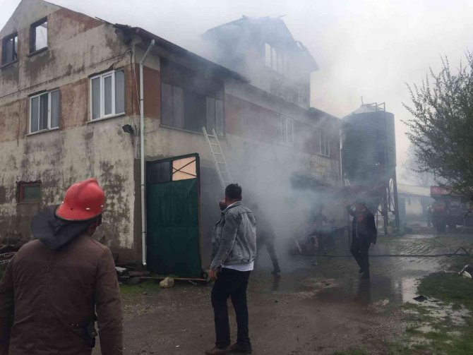 Bolu’da Yanan Ev Kullanılamaz Hale Geldi