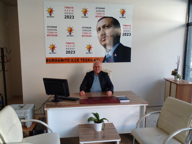 Burhaniye’de Ak Parti İ̇lçe Başkanlığının Kapısı Her Zaman Açık
