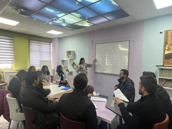 Hakkari’deki Öğretmen Ve Öğrencilerin Avrupa Yolculuğu Başlıyor