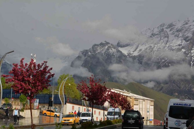 Sümbül Dağı’na Kar Yağdı