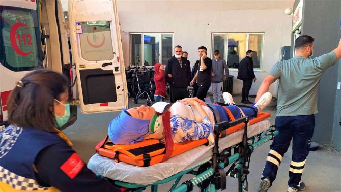 Oğluyla Birlikte Martıya Binerken Düşen Kadın Yaralandı