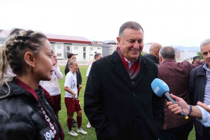 Başkan Savaş: "Kadın Futbol Takımımız Da Lige Renk Katacak"