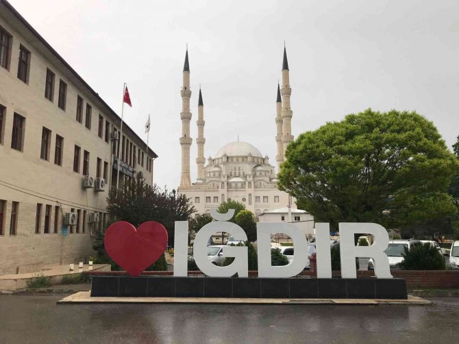 Meteoroloji Uyarmıştı, Iğdır’da Sağanak Yağış Etkili Oluyor