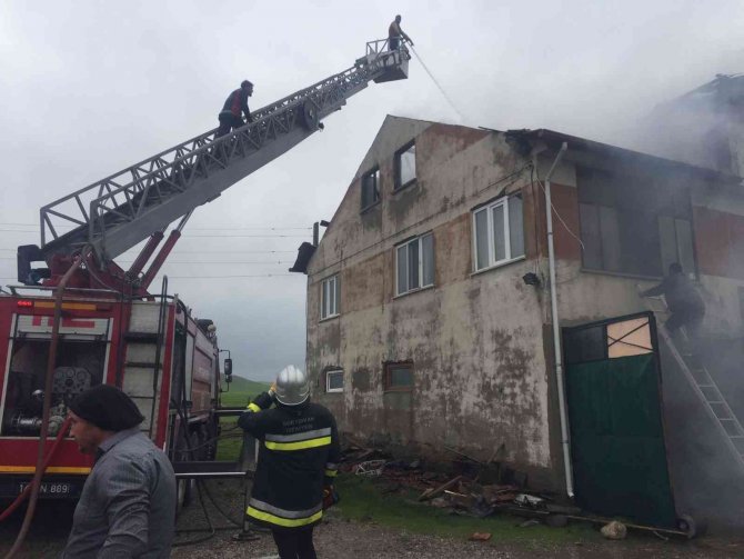Bolu’da Yanan Ev Kullanılamaz Hale Geldi