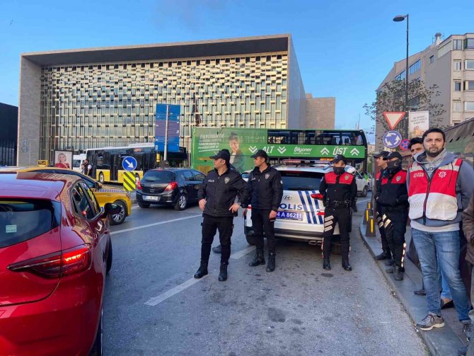 İ̇stanbul’da Helikopter Destekli ’Yeditepe Huzur’ Uygulaması