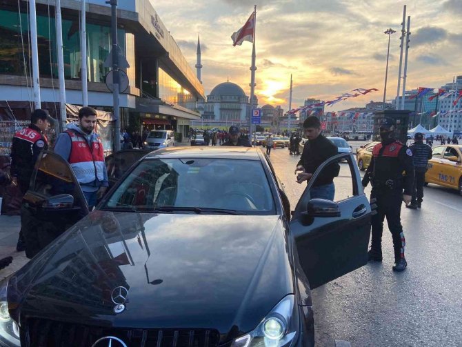 İ̇stanbul’da Helikopter Destekli ’Yeditepe Huzur’ Uygulaması