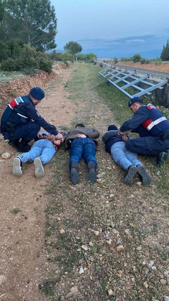 İ̇zmir’de Hırsızlık Operasyonu: 9 Gözaltı