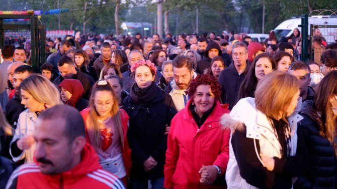 Binlerce Kişi Kakava Hıdırellez Şenliğine Gece Saat 04.00’te Akın Etti, Gün Ağarıncaya Kadar Eğlendi