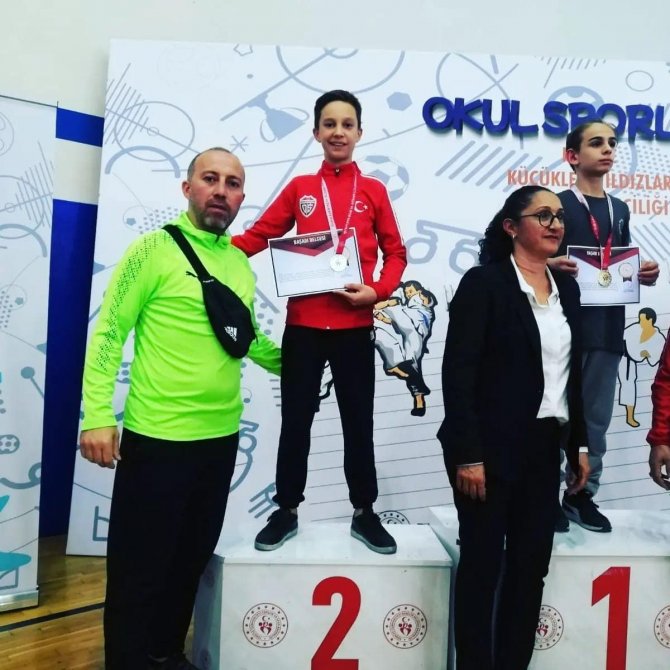 Karatede Türkiye Şampiyonu Oldu