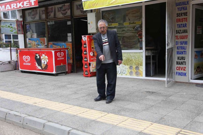 Caddede Yürürken Fenalaşan 14 Yaşındaki Çocuk Kalbine Yenik Düştü