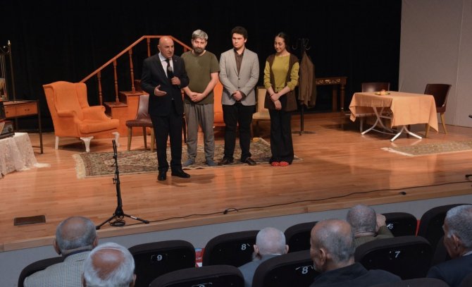 Keçiören’de Tiyatro Yaşlıların Ayağına Geldi