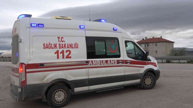 Takla Atan Otomobil Ters Döndü: 3 Yaralı