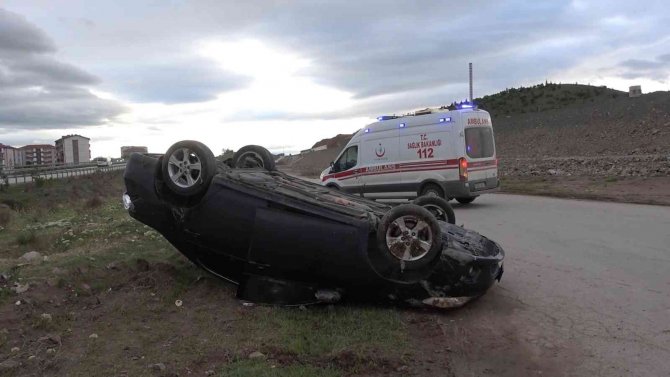 Takla Atan Otomobil Ters Döndü: 3 Yaralı