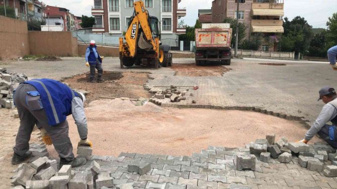Körfez’de Yıpranan Parkeler Yenileniyor