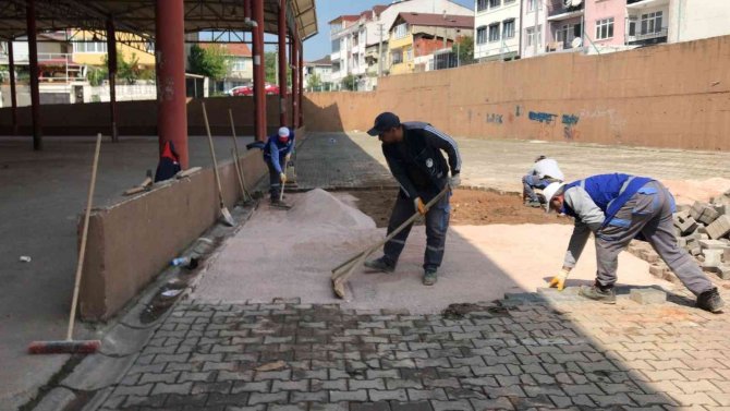Körfez’de Yıpranan Parkeler Yenileniyor