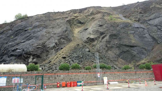 Trabzon’da Heyelan Anı Kameraya Böyle Yansıdı