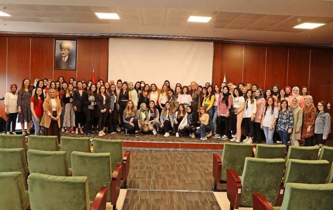 Ebeliğin Tarihsel Süreci Ele Alındı