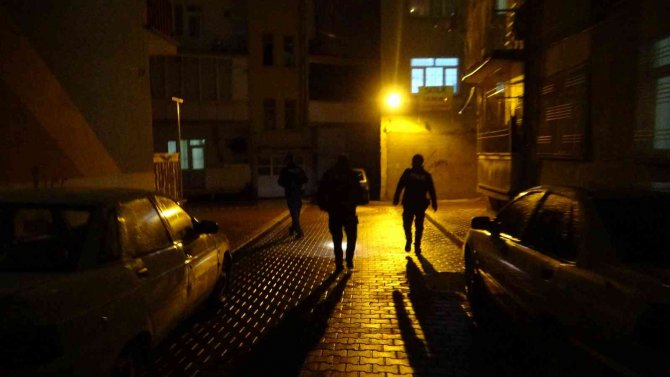 "Paranı Getirdim" Deyip Pompalı Tüfekle Ateş Açtı: 1 Yaralı