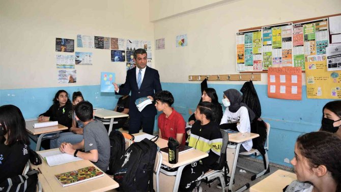 Denizli’de 127 Bin Kaynak Kitap Sınava Hazırlanan Öğrencilere Ulaştırılıyor