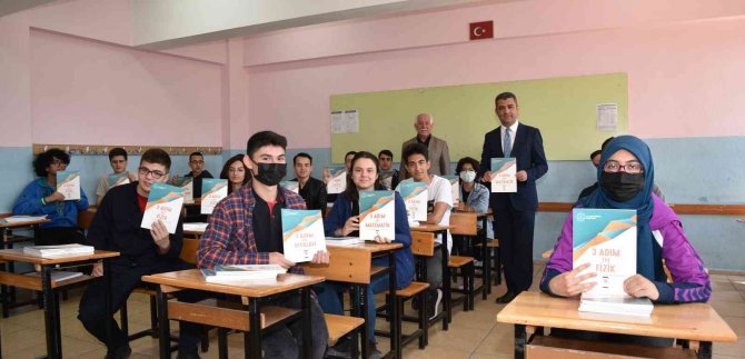 Denizli’de 127 Bin Kaynak Kitap Sınava Hazırlanan Öğrencilere Ulaştırılıyor