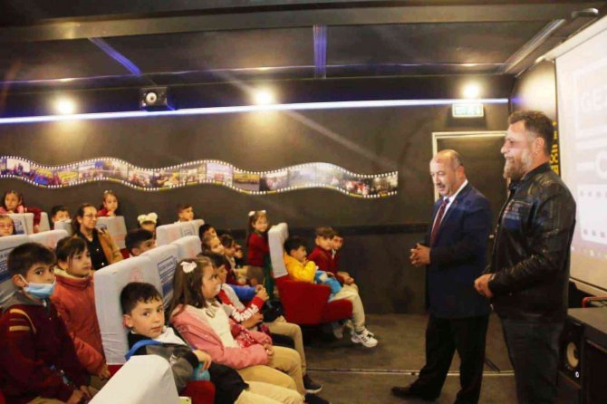 Gezen Sinema Tırı Kütahya’da