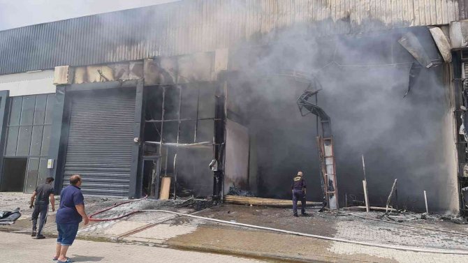 Nazilli Osb’deki Yangında 4 İş Yeri Ve Bir Araç Zarar Gördü