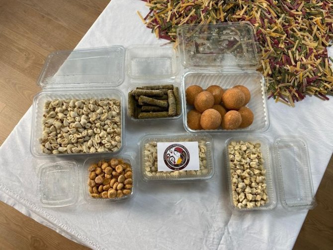 Kadınlar Üreterek Ekonomiye Katkı Sağlıyor