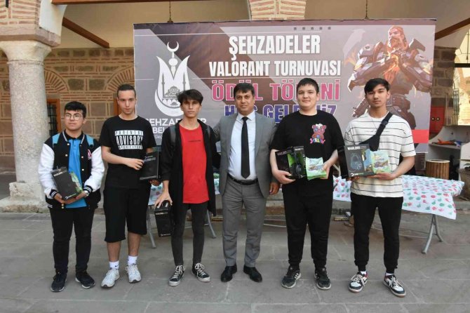 E Spor Şehzadeler Volarant Turnuvası Şampiyonları Ödüllerini Aldı