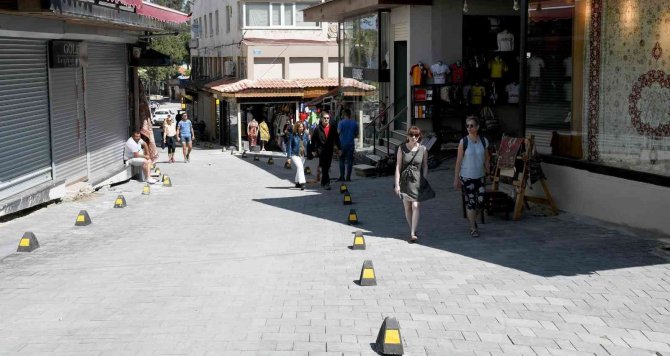 Kuşadası’nda Tarihi Çarşıların Modern Yüzü Belirmeye Başladı
