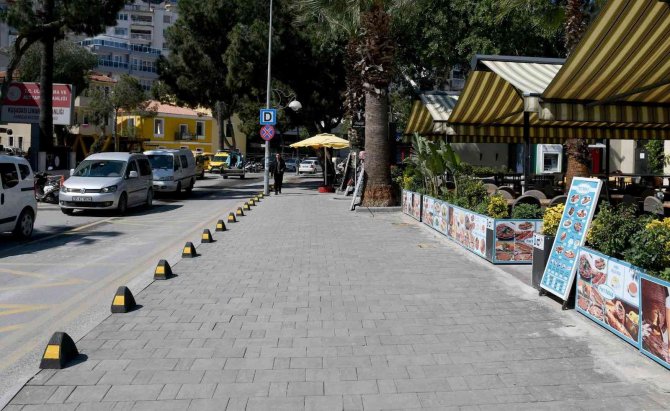 Kuşadası’nda Tarihi Çarşıların Modern Yüzü Belirmeye Başladı