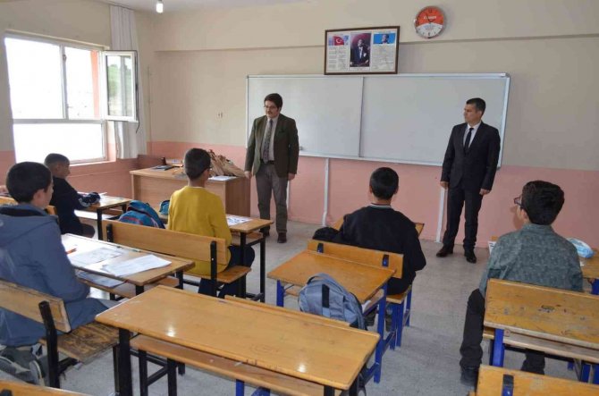 Çemişgezek Kaymakamı Öğrencilerle Bir Araya Geldi