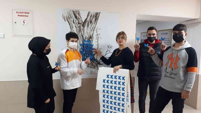 Öğretmenler, Srebrenitsa Katliamına Mavi Kelebekler İle Dikkat Çekti