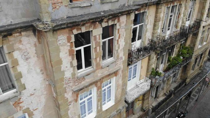 İ̇stanbul’un İlk Apartmanlarından 113 Yıllık ‘Valpreda’ Tarihe Direniyor