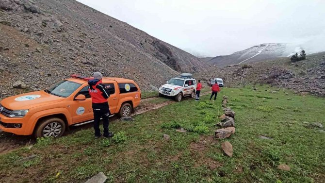 Van’da Yaylada Mahsur Kalan Vatandaşlar Kurtardı