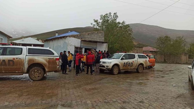 Van’da Yaylada Mahsur Kalan Vatandaşlar Kurtardı